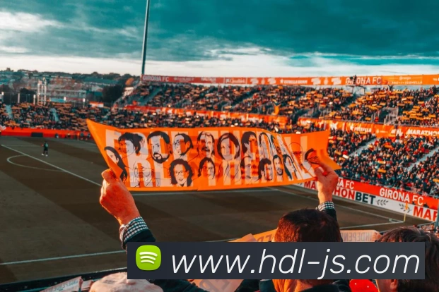 中超联赛焦点战上演逆转争夺榜首悬念再起